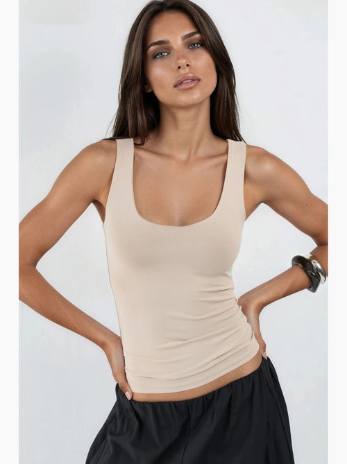 Top de alças tipo cami canelado e justo hiccup - Kiabi Top de alças tipo cami canelado e justo hiccup - Kiabi