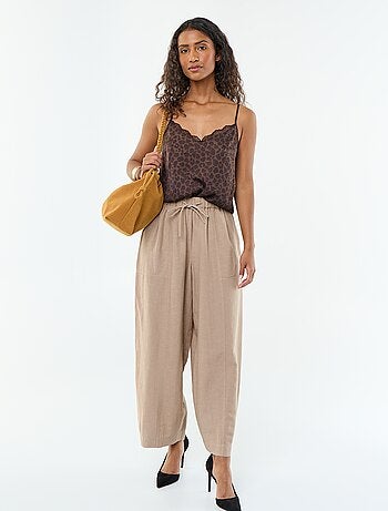 Top de cetim com renda