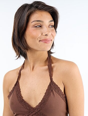 Top de costas nuas com renda