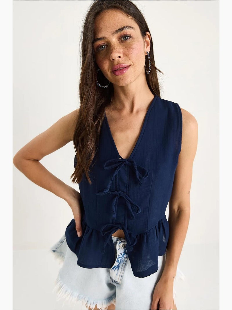 Top de crepe decote v com laço lucci Azul-marinho - Kiabi