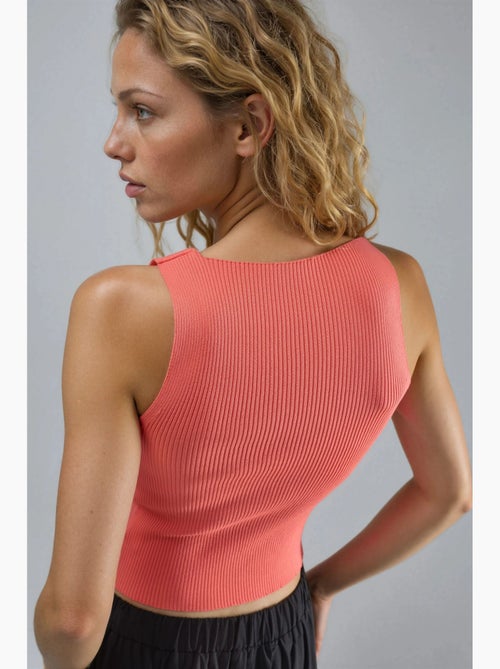 Top de malha canelada sem mangas com decote assimétrico e corte justo my fashion - Kiabi Top de malha canelada sem mangas com decote assimétrico e corte justo my fashion - Kiabi