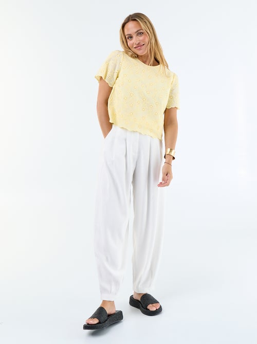 Top de mangas curtas com bordado inglês em algodão liso - Kiabi