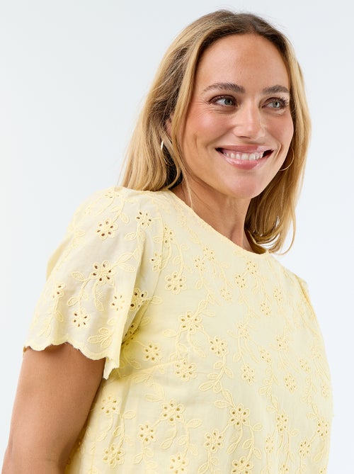 Top de mangas curtas com bordado inglês em algodão liso - Kiabi