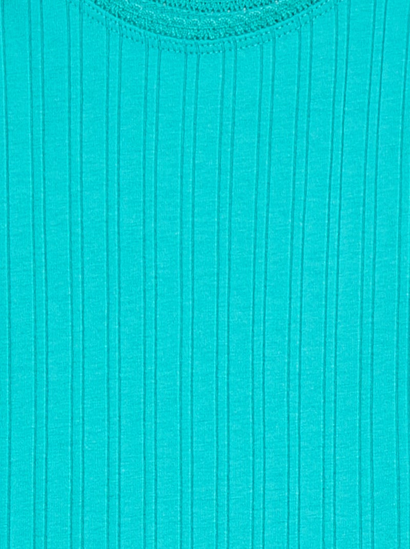 Top de material canelado e renda VERDE - Kiabi