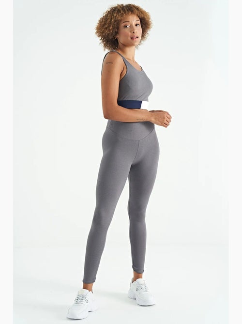 Top desportivo crop sem mangas com blocos de cor tommy - Kiabi Top desportivo crop sem mangas com blocos de cor tommy - Kiabi