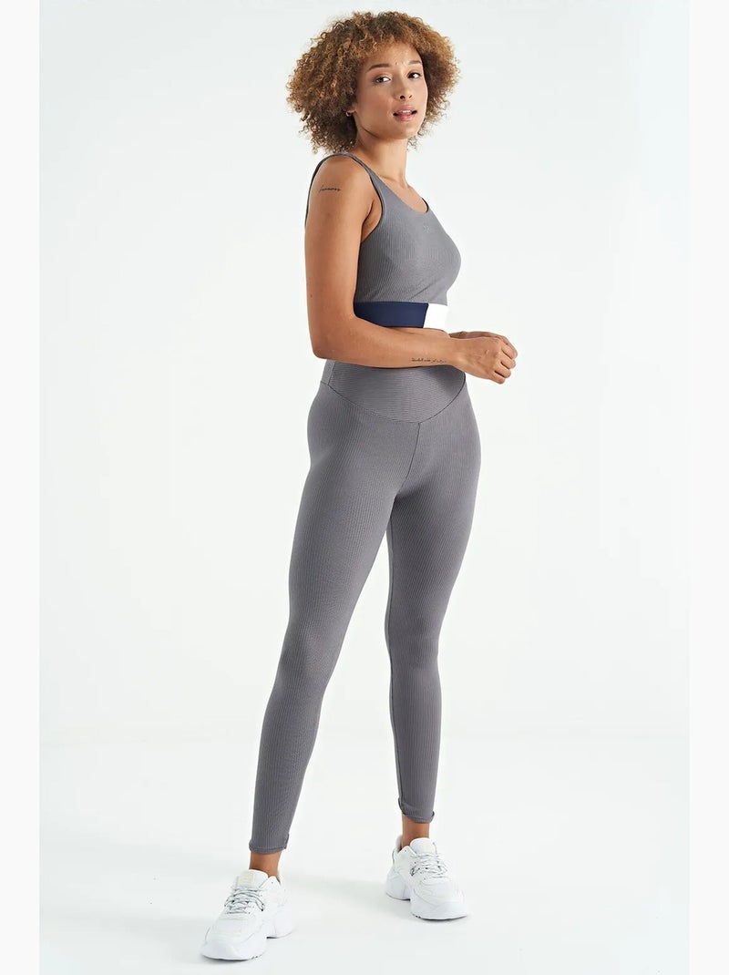 Top desportivo crop sem mangas com blocos de cor tommy Cinza-branco - Kiabi