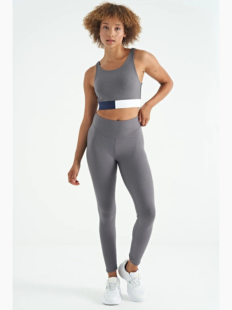 Top desportivo crop sem mangas com blocos de cor tommy Cinza-branco - Kiabi