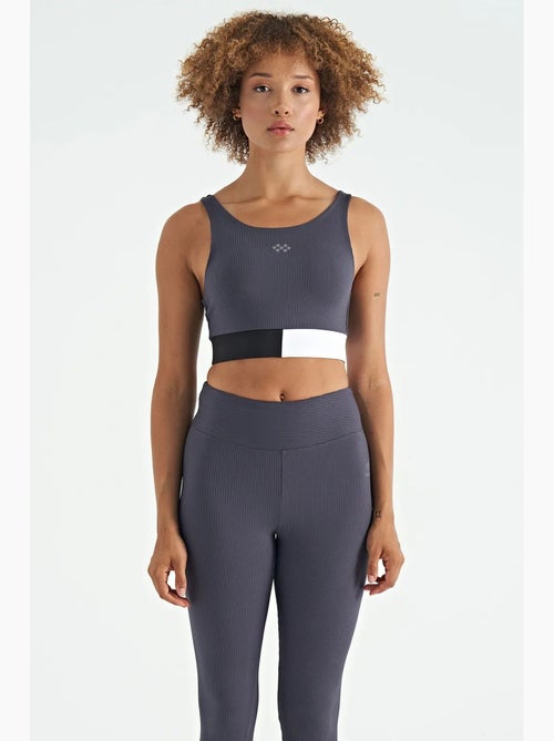 Top desportivo crop sem mangas com blocos de cor tommy - Kiabi Top desportivo crop sem mangas com blocos de cor tommy - Kiabi