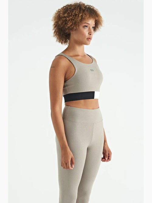 Top desportivo crop sem mangas com blocos de cor tommy - Kiabi Top desportivo crop sem mangas com blocos de cor tommy - Kiabi
