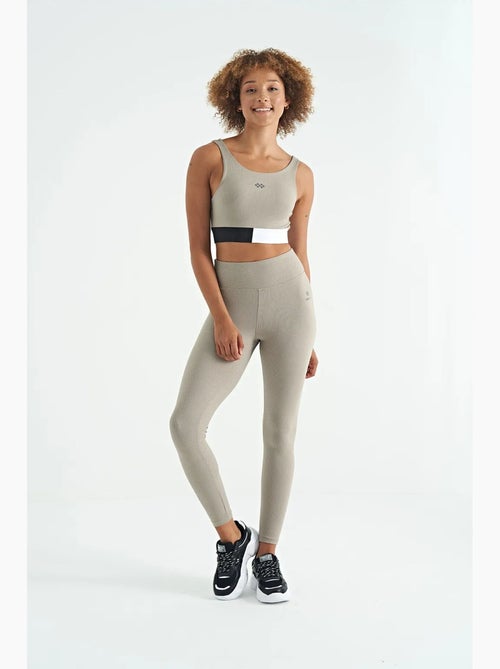 Top desportivo crop sem mangas com blocos de cor tommy - Kiabi Top desportivo crop sem mangas com blocos de cor tommy - Kiabi