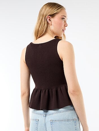 Top em malha fina com abertura abotoada