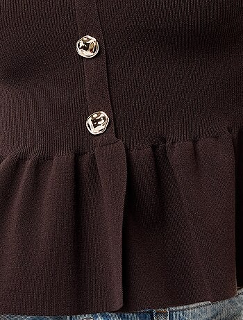 Top em malha fina com abertura abotoada