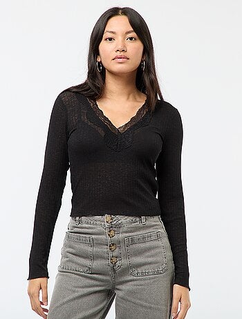 Top em renda de mangas compridas