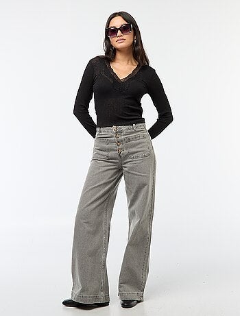 Top em renda de mangas compridas