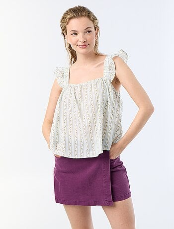 Top estampado com alças com folhos