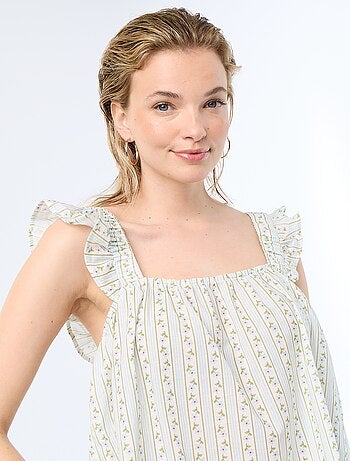Top estampado com alças com folhos