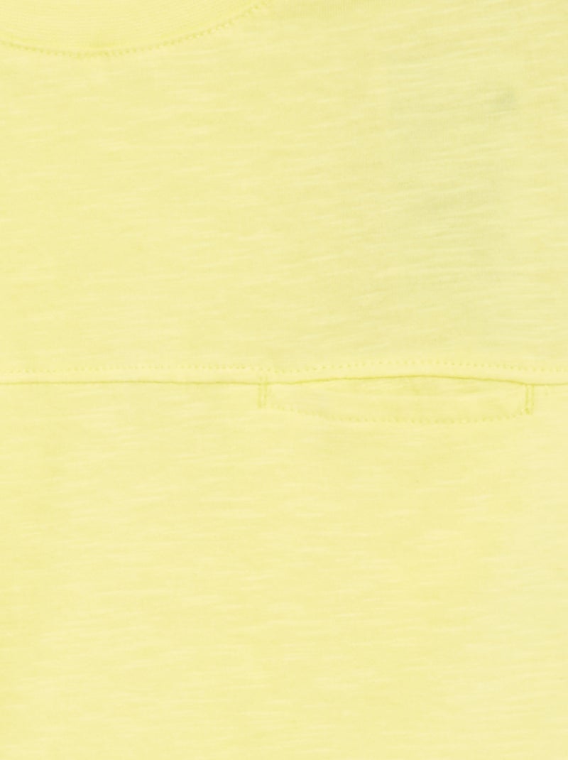 Top estilo largo com recorte frontal AMARELO - Kiabi