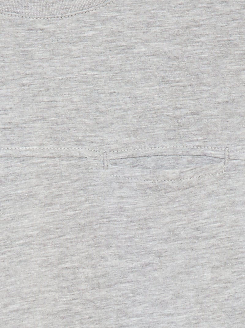 Top estilo largo com recorte frontal CINZA - Kiabi