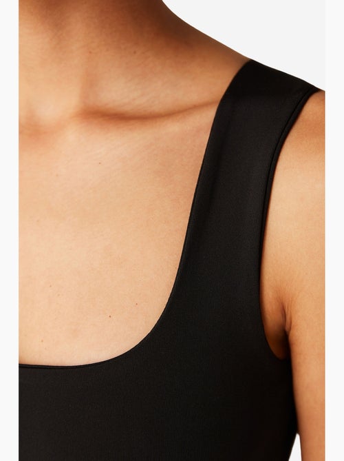 Top feminino com decote quadrado penti - Kiabi Top feminino com decote quadrado penti - Kiabi