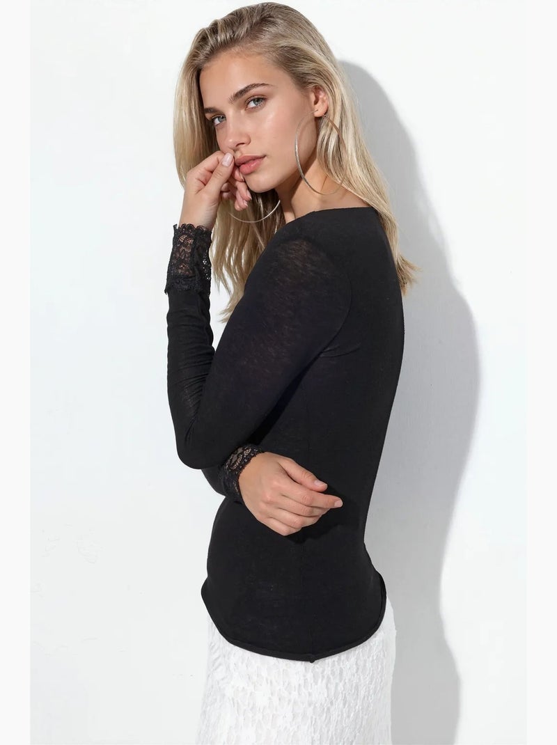 Top feminino de renda de manga comprida com decote em v busem Preto - Kiabi