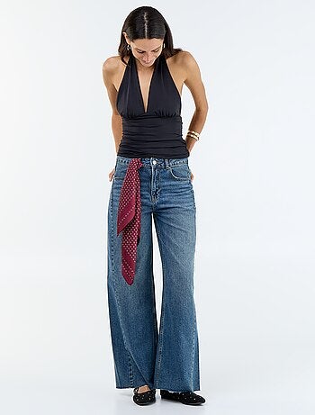 Top halter em tecido elástico
