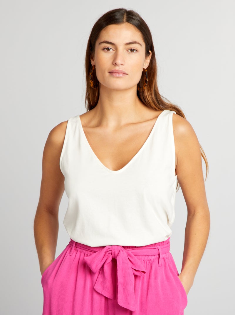 Top liso com decote em bico BRANCO - Kiabi
