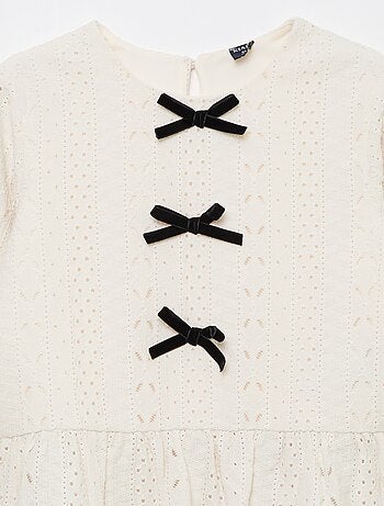 Top rendado com nós de fantasia