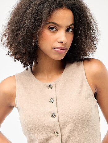 Top sem mangas com botões em malha macia