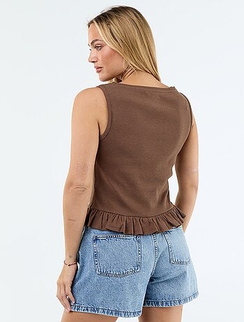 Top sem mangas com gola barco e bainha com folhos