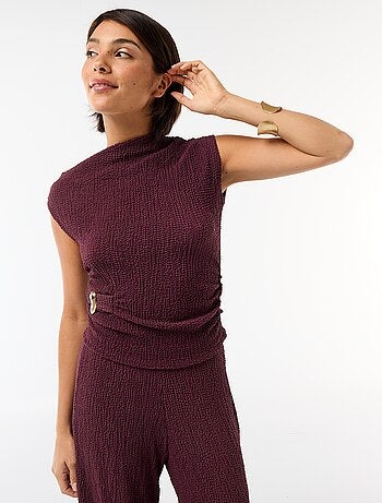 Top stretch liso assimétrico sem mangas