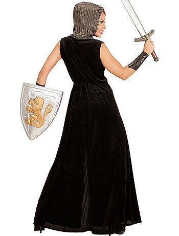 Traje de guerreiro medieval com capuz.
