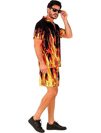 Traje ou roupa de festa de verão