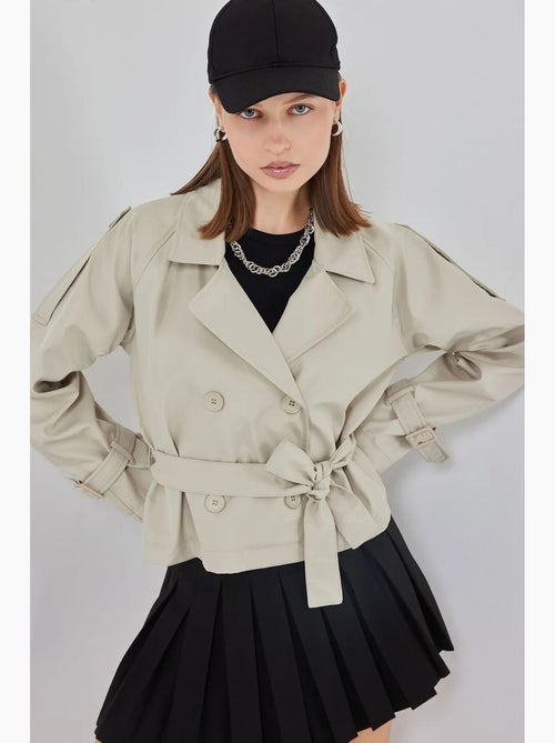Trench coat curto com cinto bdart - Kiabi Trench coat curto com cinto bdart - Kiabi