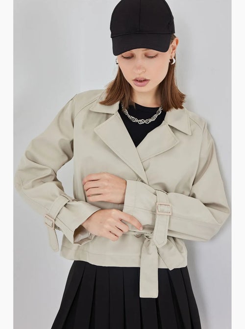 Trench coat curto com cinto bdart - Kiabi Trench coat curto com cinto bdart - Kiabi