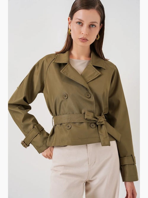 Trench coat curto com cinto bdart - Kiabi Trench coat curto com cinto bdart - Kiabi