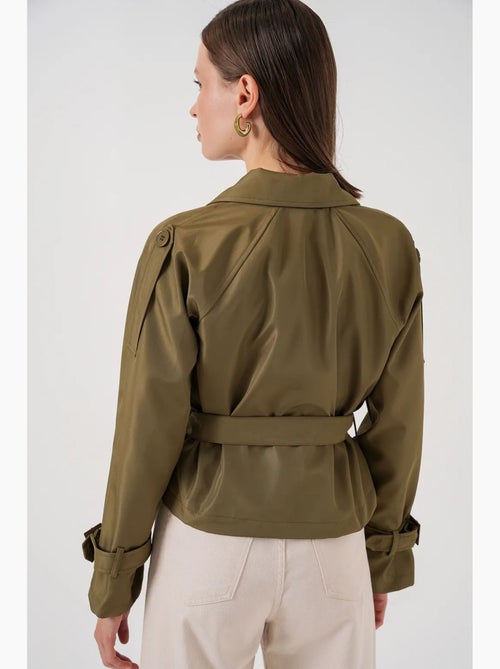 Trench coat curto com cinto bdart - Kiabi Trench coat curto com cinto bdart - Kiabi