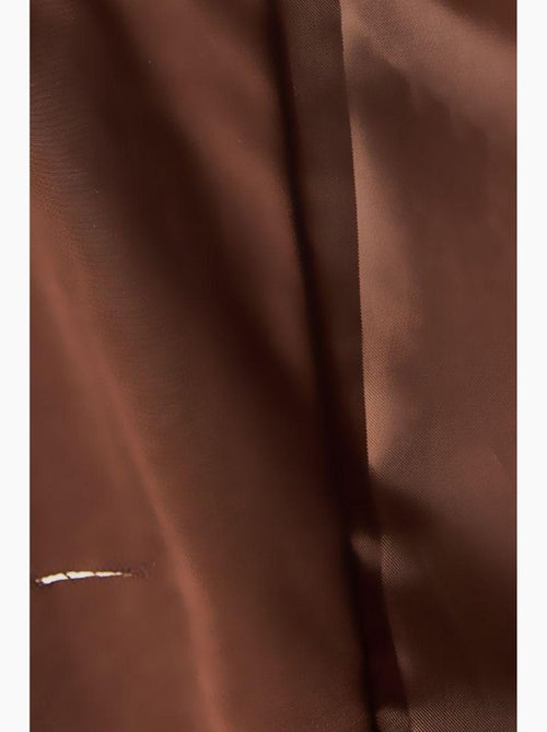 Trench coat midi oversized com gola xale lucci - Kiabi Trench coat midi oversized com gola xale lucci - Kiabi