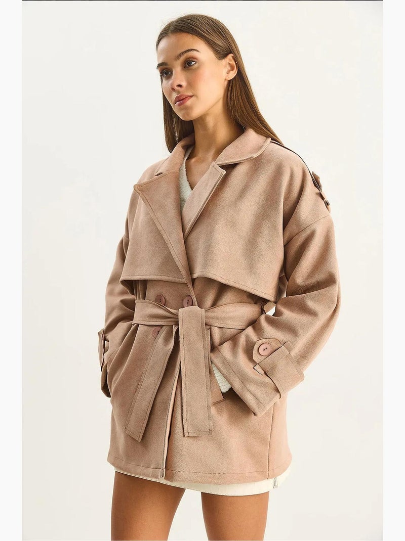 Trench coat oversized em camurça sintética lucci Bege-argila - Kiabi