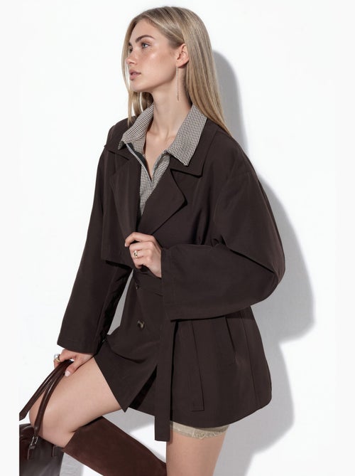 Trench coat trespassado com cinto hiccup - Kiabi Trench coat trespassado com cinto hiccup - Kiabi