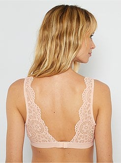 Triângulo almofadado com renda - Kiabi