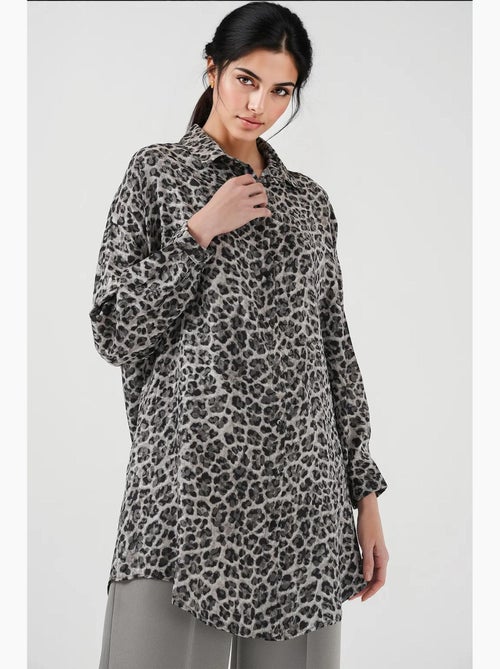Túnica longa abotoada com estampa de leopardo bdart - Kiabi Túnica longa abotoada com estampa de leopardo bdart - Kiabi