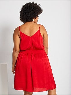 Vestido acetinado com cintura marcada - Kiabi