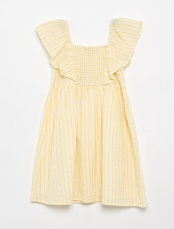 Vestido às riscas amarelas e mangas com folhos
