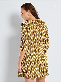 Vestido babydoll com estampado gráfico - Kiabi