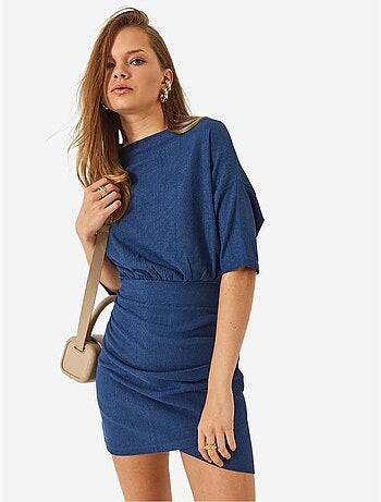 Vestido básico com cintura elástica, mangas morcego e saia sobrepeliz lucci