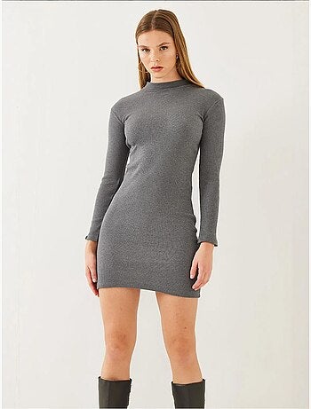 Vestido básico curto com gola alta e manga comprida canelada lucci