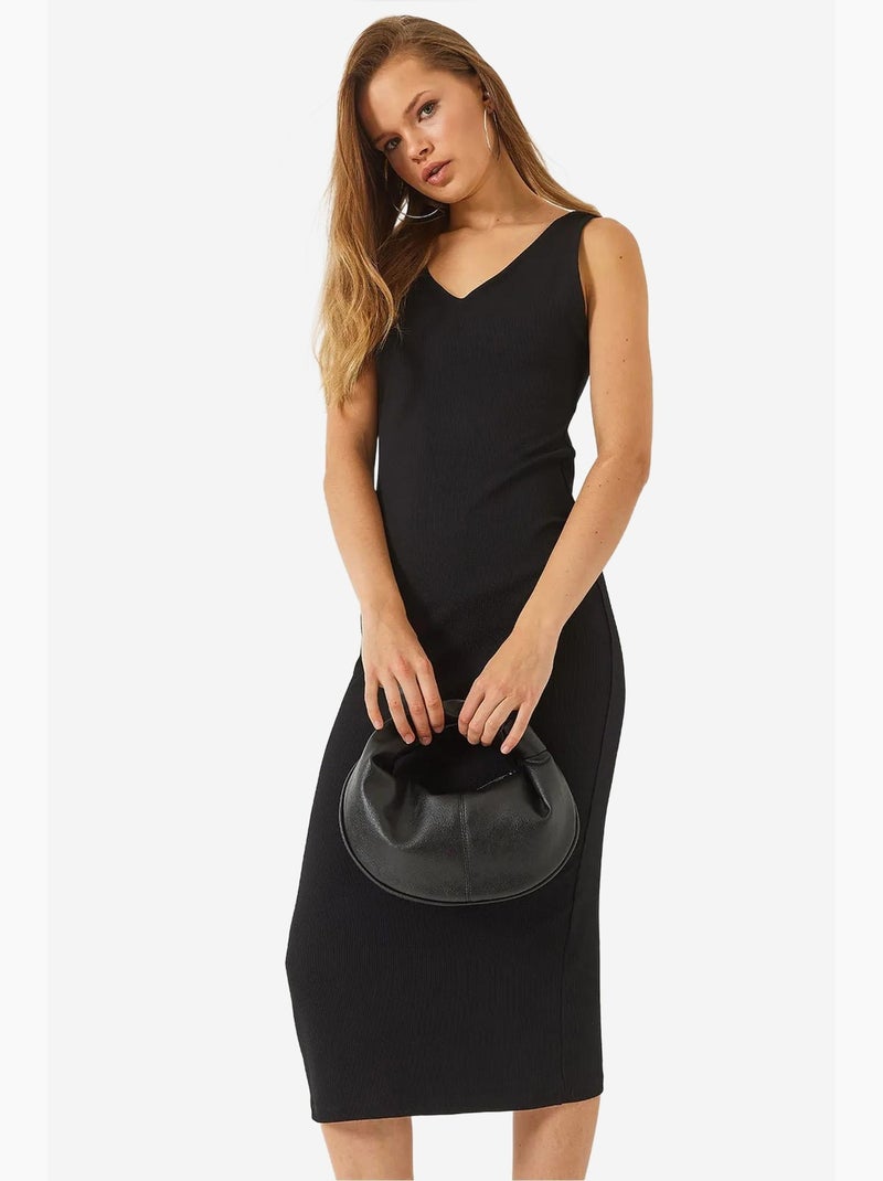 Vestido básico midi com decote em v e alças grossas lucci Preto - Kiabi
