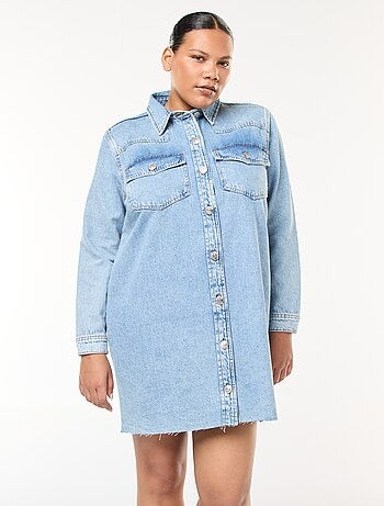 Vestido camisa curto em ganga com acabamento inacabado
