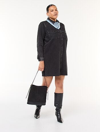Vestido camisa curto em ganga com acabamento inacabado