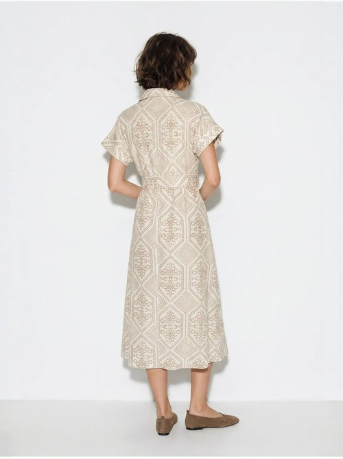 Vestido camisaria midi de algodão geométrico com cinto lucci - Kiabi Vestido camisaria midi de algodão geométrico com cinto lucci - Kiabi